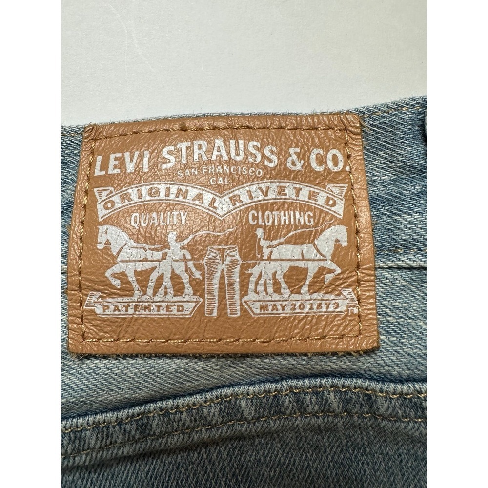 Levi's High Rise Cut Off Shorts Women's 27 Light Wash Raw Hem - Picture 3 of 10